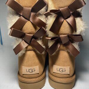 UGG Womens Bailey Bow II Winter Boots - Chestnut Size 9 & 10